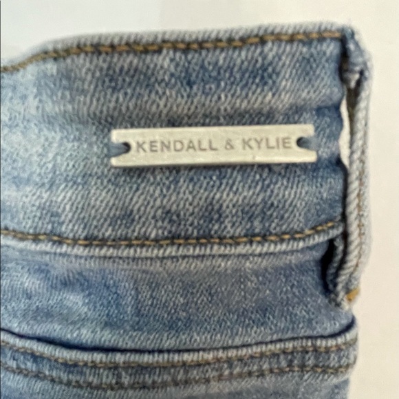 Kendall & Kylie sz 1 denim shorts some distressing - Picture 5 of 7